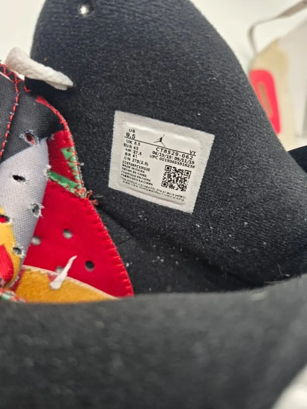 Air Jordan 6 Hare Size 9.5 White Red Sneakers